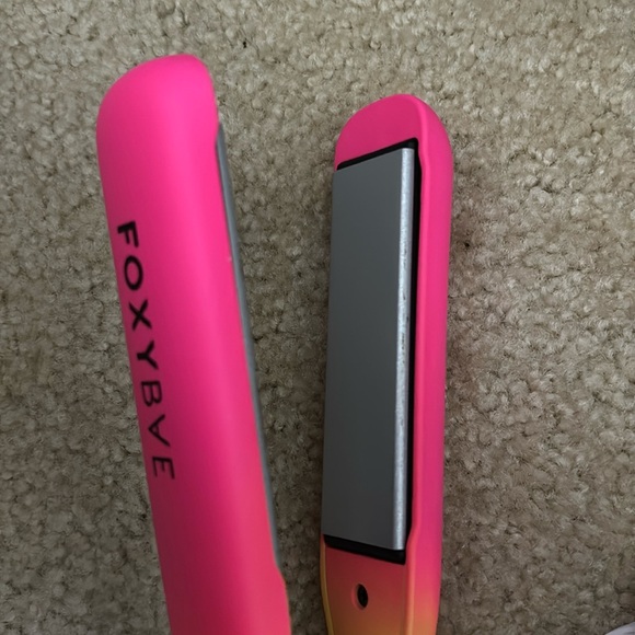 FOXYBAE HAIR STRAIGHTENER - Picture 2 of 4
